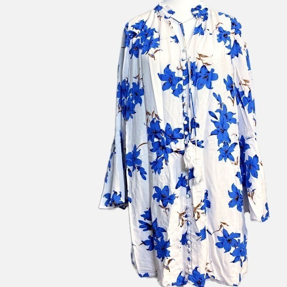 entro Dresses & Skirts - Entro Blue and White Floral Midi‎ Dress